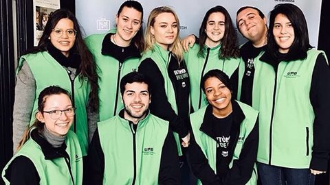 Becaris de suport a les activitats de promoció de l'Escola