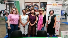 Cinc treballadores de la Fundació Salut i Envelliment i Idiomes UAB posen a la Fira Gran