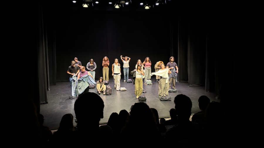 Grup de teatre de Girona a l'escenari de Sala Teatre UAB.