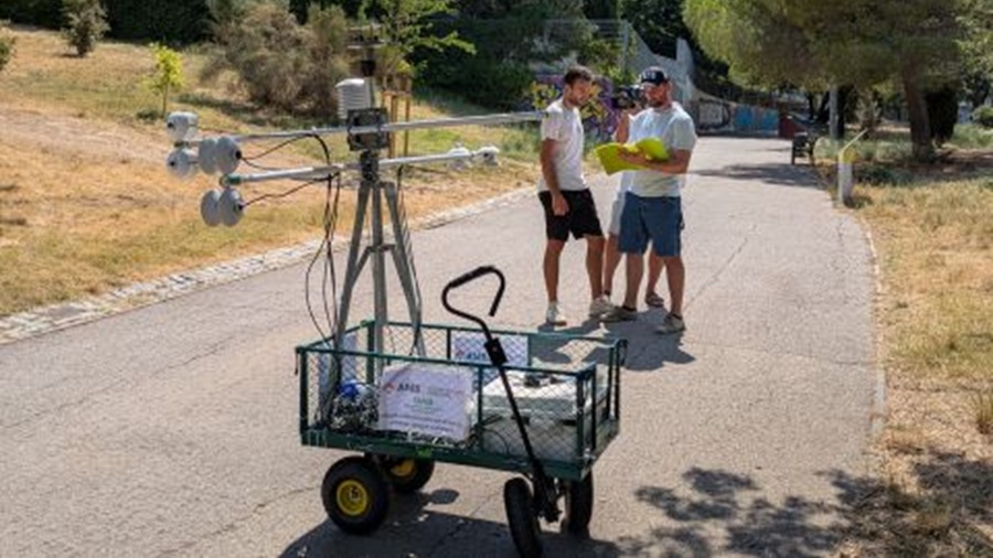 Investigadors fent l'estudi