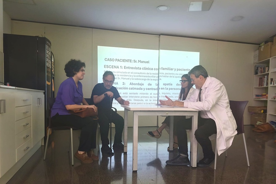 Un moment de la formació teatralitzada pel tractament de la demència