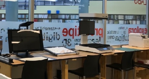 Sala Digital Lab ubicada dins la Sala de Revistes d'Humanitats