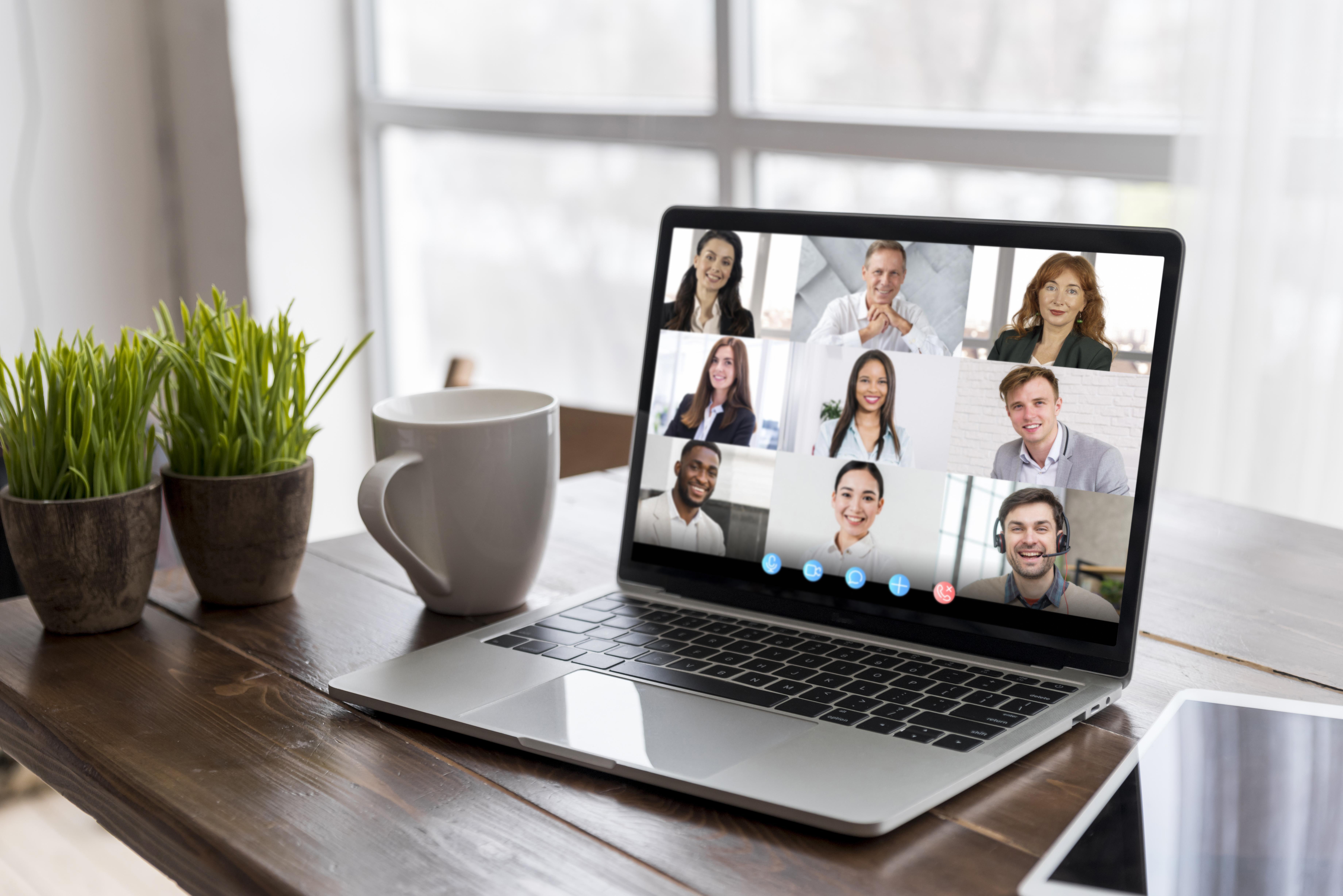 Conferència telemàtica amb diverses persones 