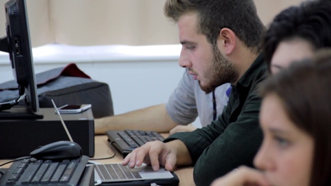 Videoconferència sobre els cursos d'especialització online