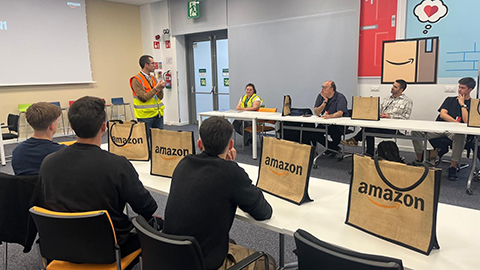 Visita al centre logístic d'Amazon BCN1 al Prat de Llobregat 