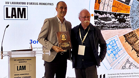 Jordi Serra Serra rebent l'Emmett Leahy Award Winer 2026
