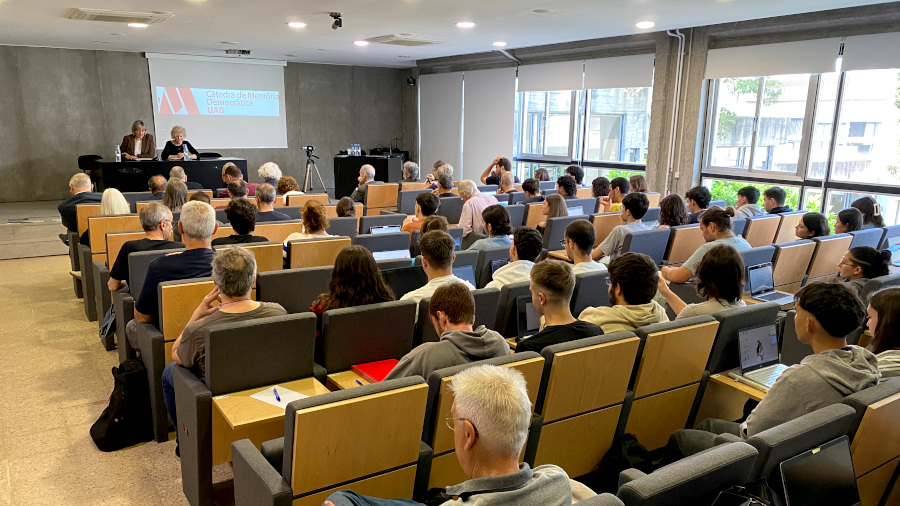 Sala de graus durant la presentació de la càtedra