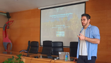 El professor Roger Calaf fent una conferència a la Universidade de Vigo