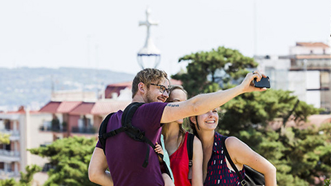 Article sobre la davallada dels ingressos turístics a Barcelona