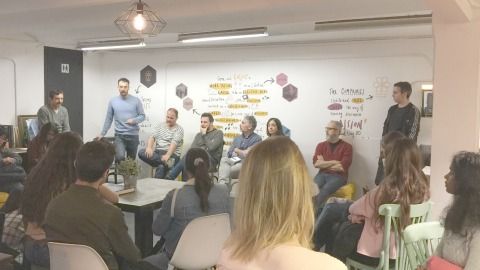 Imatge d'estudiants de Turisme en anglès a Rusc de Turisme