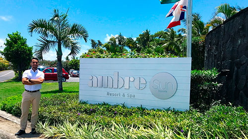 Ivan Castro a l'hotel on feia pràctiques internacionals a Illa Maurici