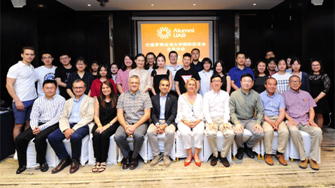Titulados participan en el primer encuentro de la UAB Alumni Beijing Chapter