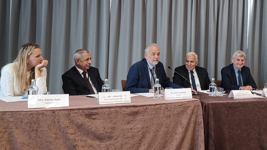 El rector fa una crida a promoure l'alfabetització mediàtica i una actitud crítica envers les fonts 