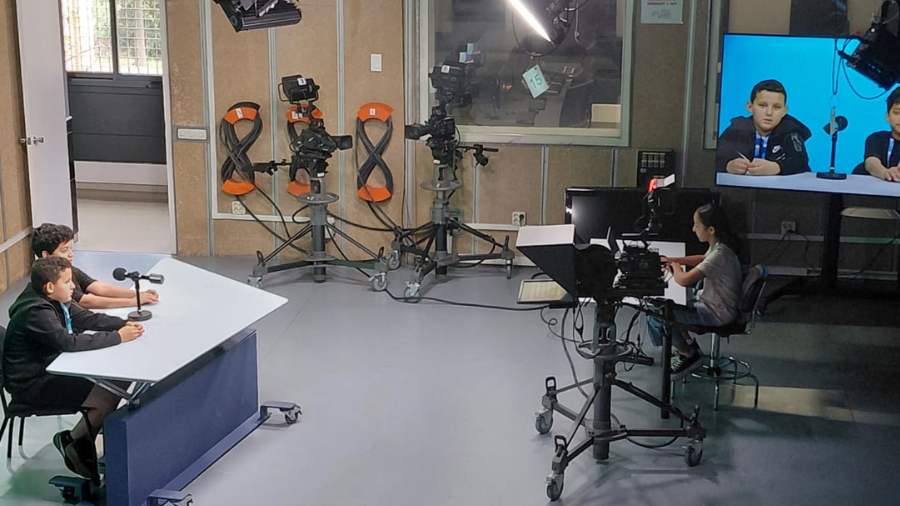 Alumnes a platós de televisió.