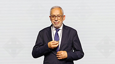 Ramon Alberch con la Cruz de Sant Jordi 2026.