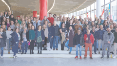 Nadala amb una fotografia de l'equip de la Fundació UAB