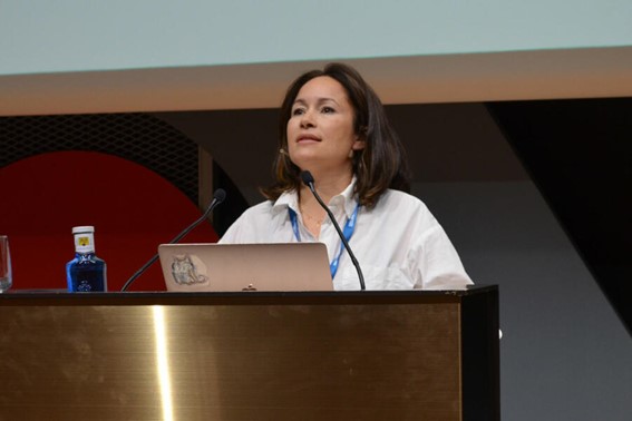 Montserrat Iglesias-Lucía (Observatori Dona i Seguretat), durant la seva ponència sobre lideratge femení .